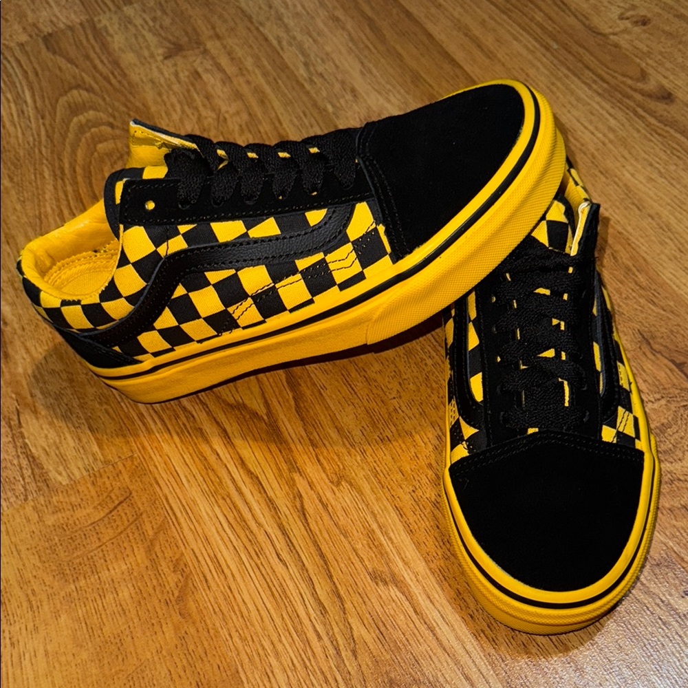 Vans Men's Black and Yellow Checkered Sneakers